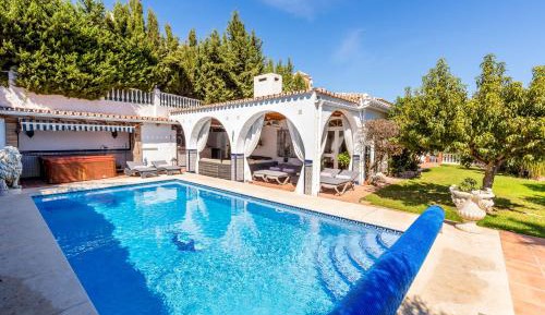 Villa with Garden View