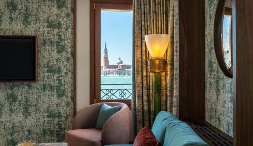 Triple Suite with Canal View