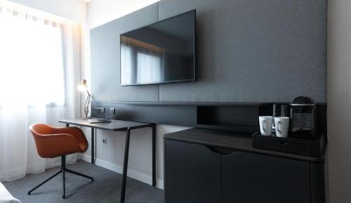 Standard Queen Room
