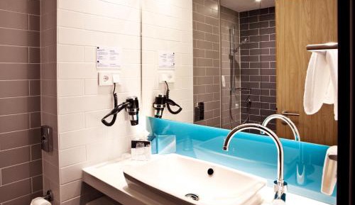 Queen Room with Roll in Shower 
