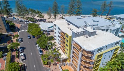 Large One Bedroom Apartment – Beachside