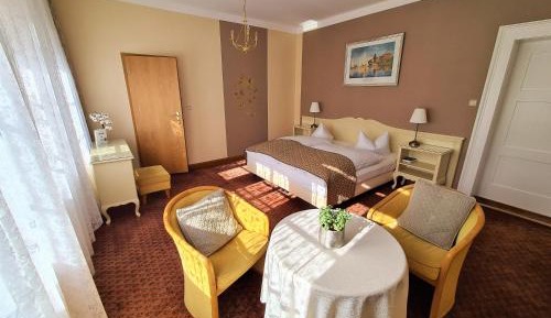 Twin Room with Private Bathroom