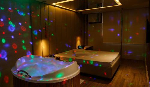 Deluxe Suite with Spa Bath