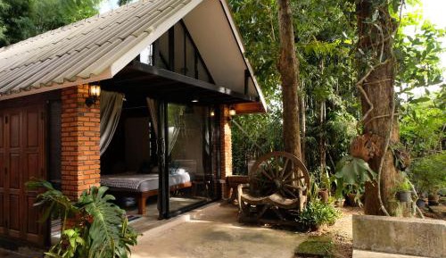Bungalow with Garden View