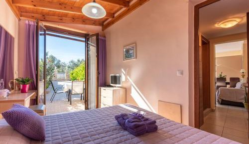 Apartment with Garden View