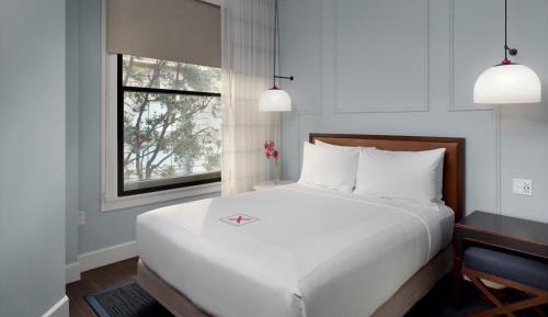 Deluxe Queen Room - Hearing Accessible