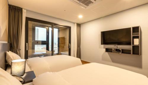 Superior Twin Room with City View