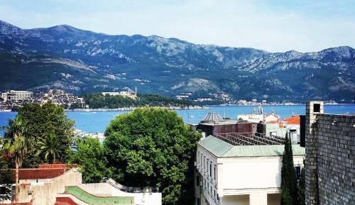 Comfort Two-Bedroom Apartment with Partial Sea View