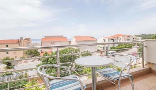 Comfort One-Bedroom Apartment with Balcony and Sea View