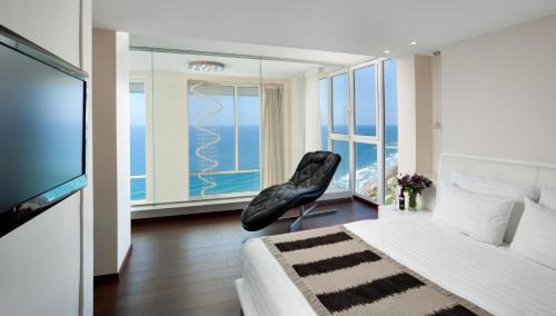 Deluxe Duplex Suite with Balcony and Sea View