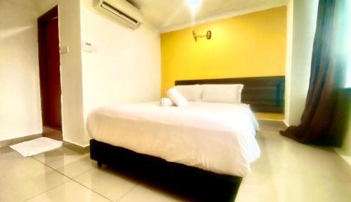 Deluxe Queen Room