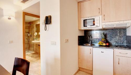 One-Bedroom Apartment (2 Adults)