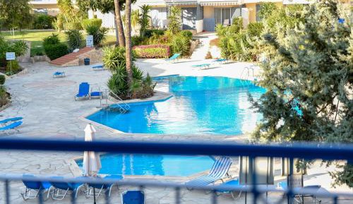 Apartment with Pool View 