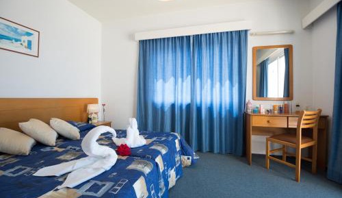 One-Bedroom Apartment with Sea View