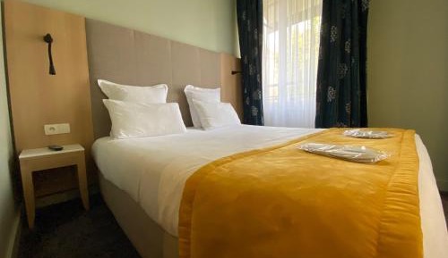 Standard Queen Room