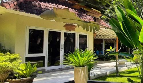 Family Cottage with Private Gazebo