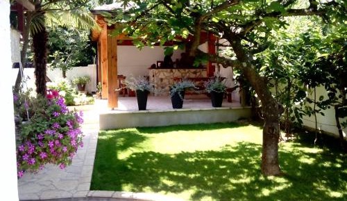 One-Bedroom Apartment with Patio