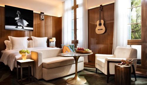 Deluxe King Room