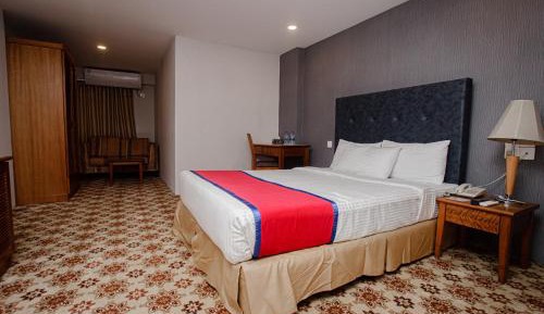 Deluxe Queen Room