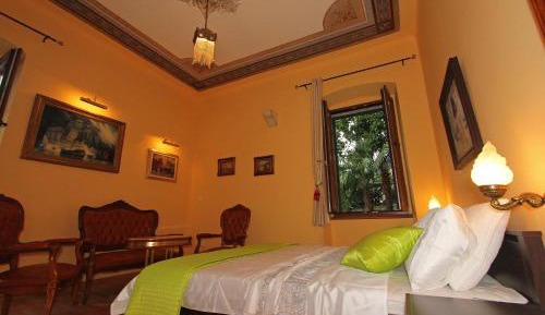 One-Bedroom Apartment with Terrace