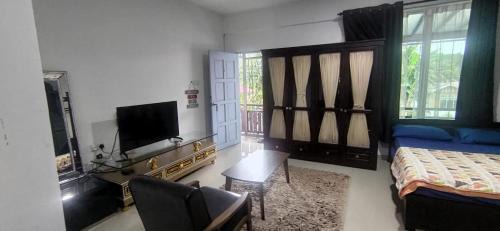 Deluxe King Suite