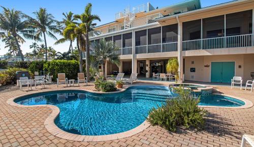 Six Bedroom Holiday Home