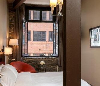Deluxe Queen Room with St. Paul Street View
