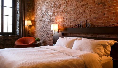 Deluxe King Room with St. Paul Street View