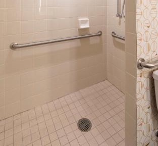 King Room - Mobility Access Roll in Shower/Non-Smoking
