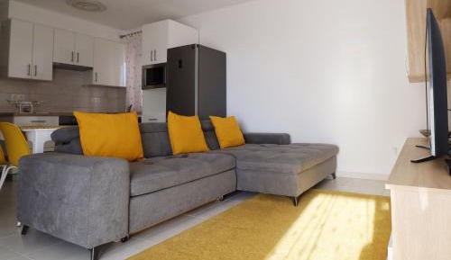One-Bedroom Apartment with Garden View