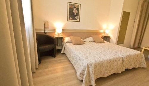 Double or Twin Room with Shower