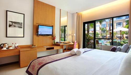 Deluxe Double or Twin Room Poolside