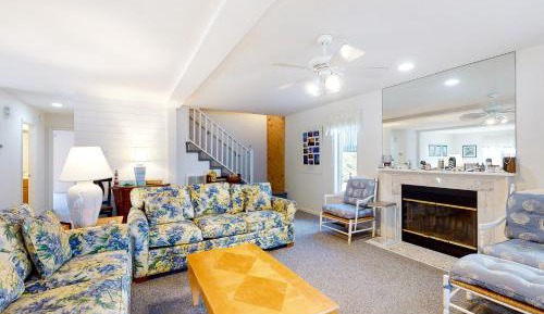 Six Bedroom Holiday Home