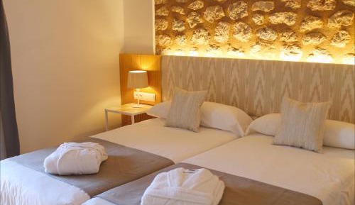 Double or Twin Room with Private Bathroom