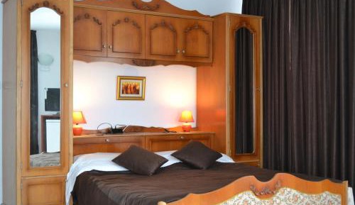 Two - Bedroom Family Suite with Sea View 