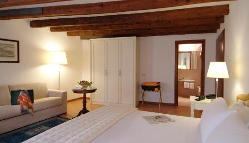 Superior One-Bedroom Apartment