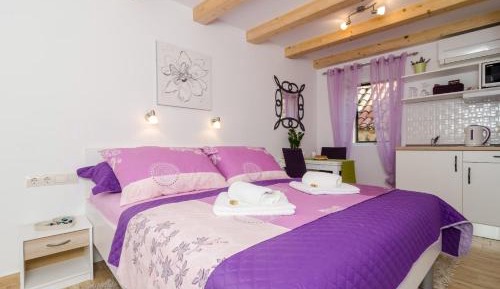 Studio Apartment (first floor)