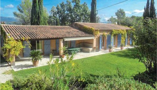 Three-Bedroom Holiday Home 