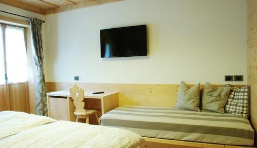 Double or Twin Room with Mountain View