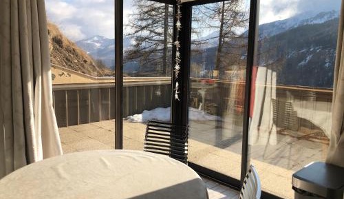 Studio with Mountain View