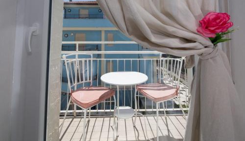 One-Bedroom Apartment with Balcony