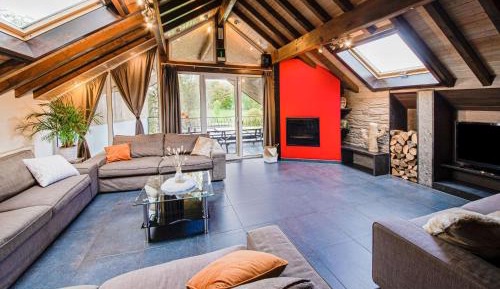 Eight-Bedroom Holiday Home