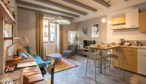 Apartment with Canal View