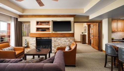 Two Bedroom Villa with Kitchen & Fireplace