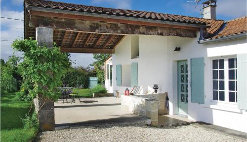 Three-Bedroom Holiday Home 