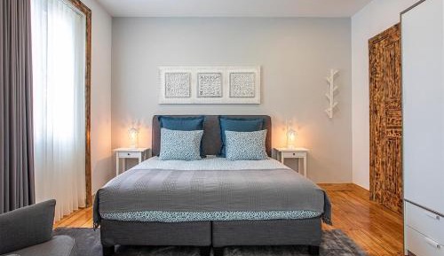 Deluxe King Suite