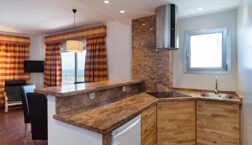 Apartment with Partial Sea View (1-4 Adults) 