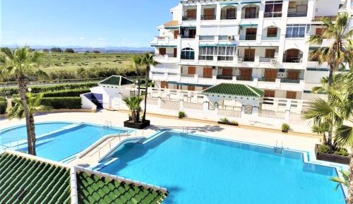 Apartment with Pool View 
