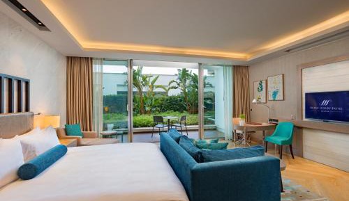 Deluxe King Room with Garden View