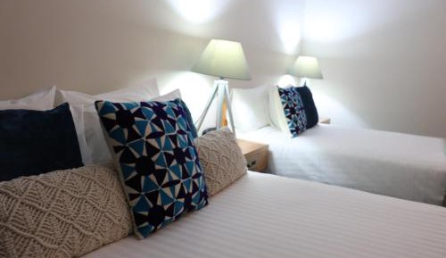 Hotel Queen Single Room